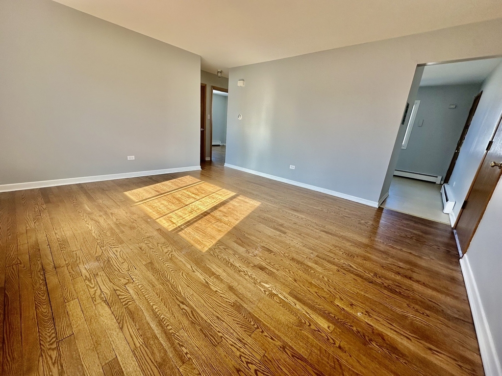 550 N Ardmore Avenue - Photo 2