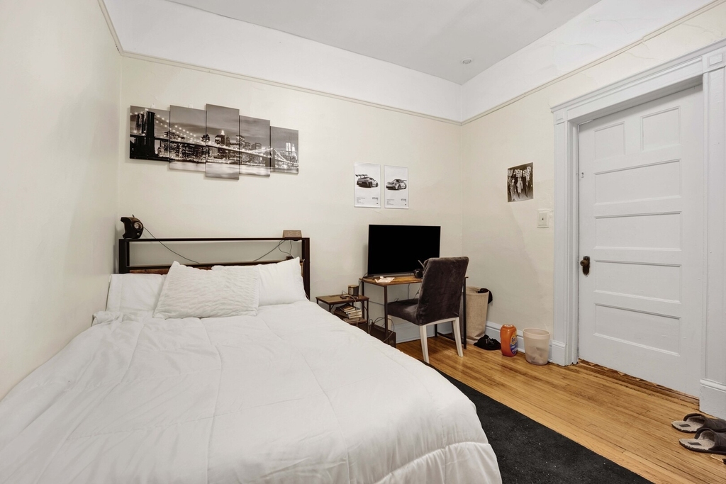 2522 N Burling Street - Photo 8