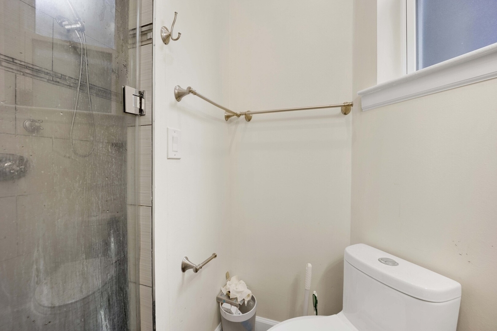 2522 N Burling Street - Photo 13