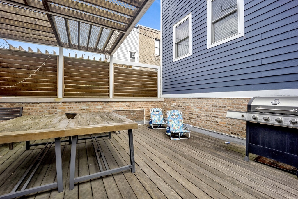 2522 N Burling Street - Photo 17