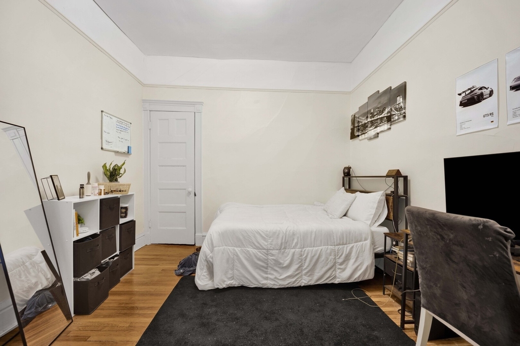 2522 N Burling Street - Photo 9