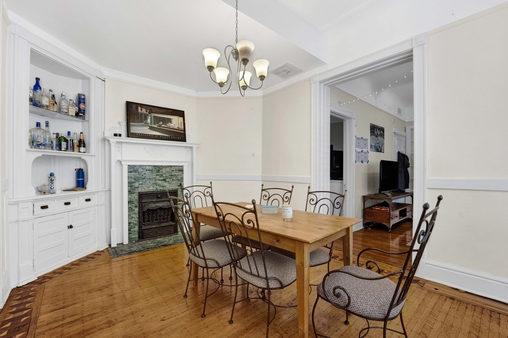 2522 N Burling Street - Photo 5