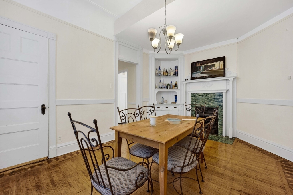 2522 N Burling Street - Photo 4