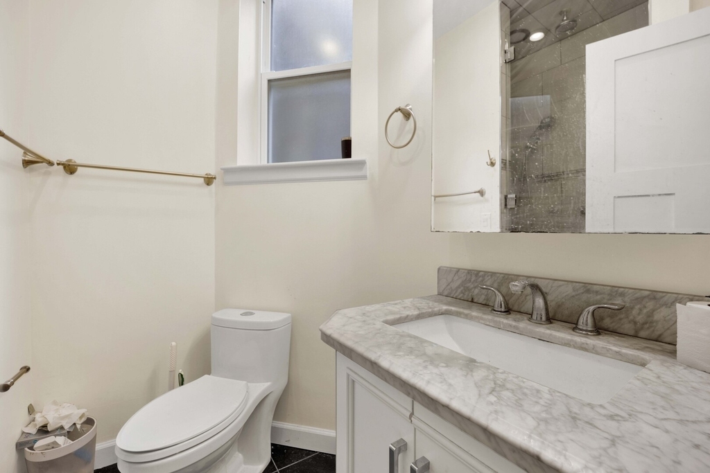 2522 N Burling Street - Photo 12