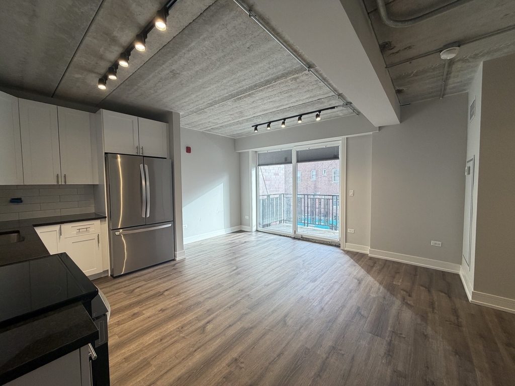 952 W Carmen Avenue - Photo 1