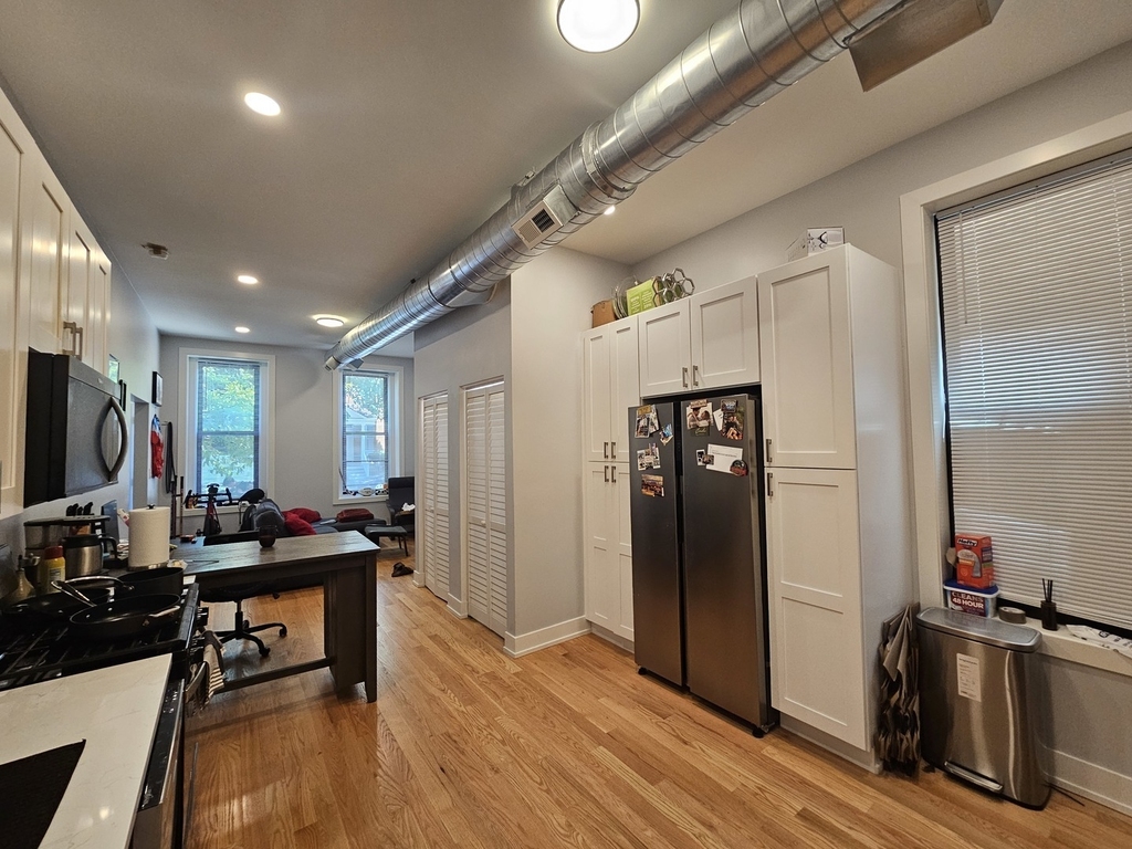 1415 W Erie Street - Photo 4