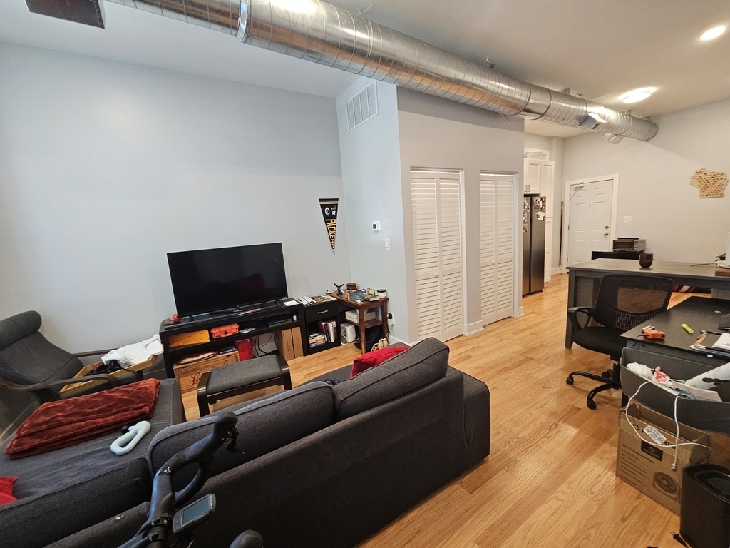 1415 W Erie Street - Photo 1