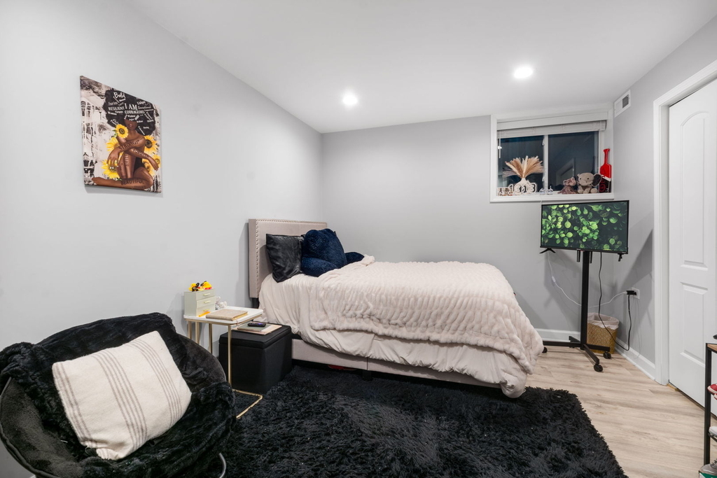1135 W Farwell Avenue - Photo 9