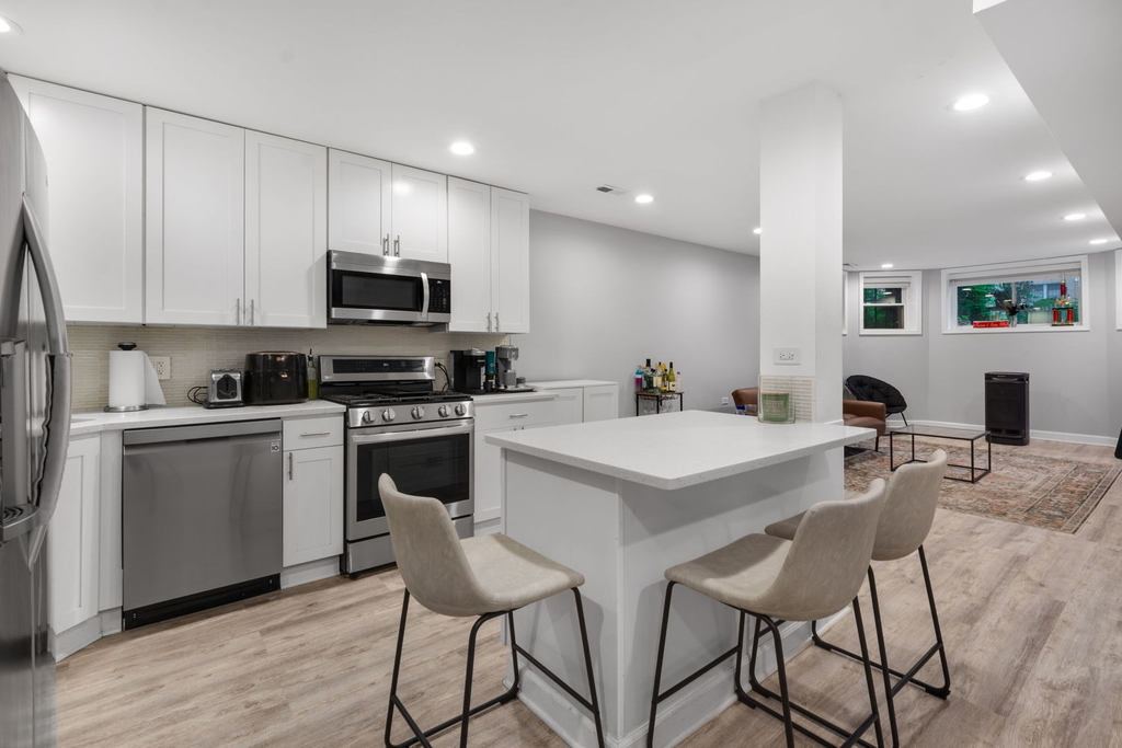 1135 W Farwell Avenue - Photo 6
