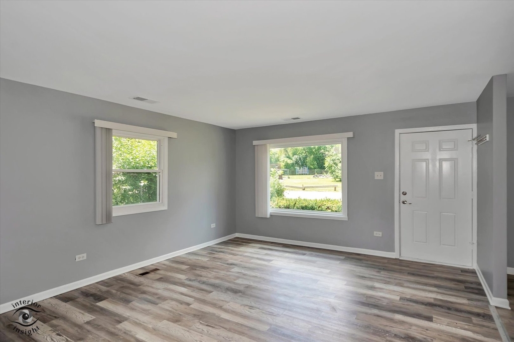 1947 Beacon Boulevard - Photo 3