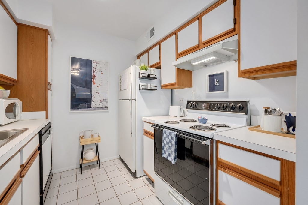 6109 Knoll Wood Road - Photo 11