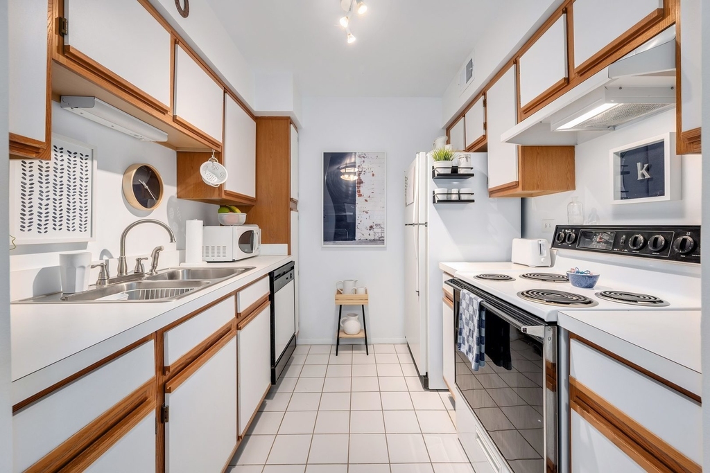 6109 Knoll Wood Road - Photo 10