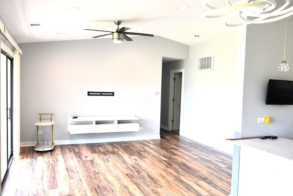 1285 Bamburg Court - Photo 11