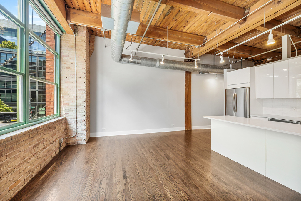 1017 W Washington Boulevard - Photo 1