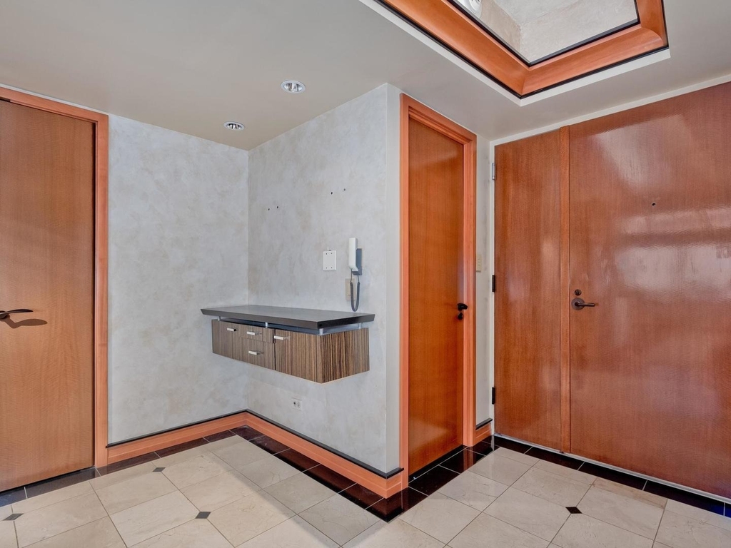 175 E Delaware Place - Photo 19