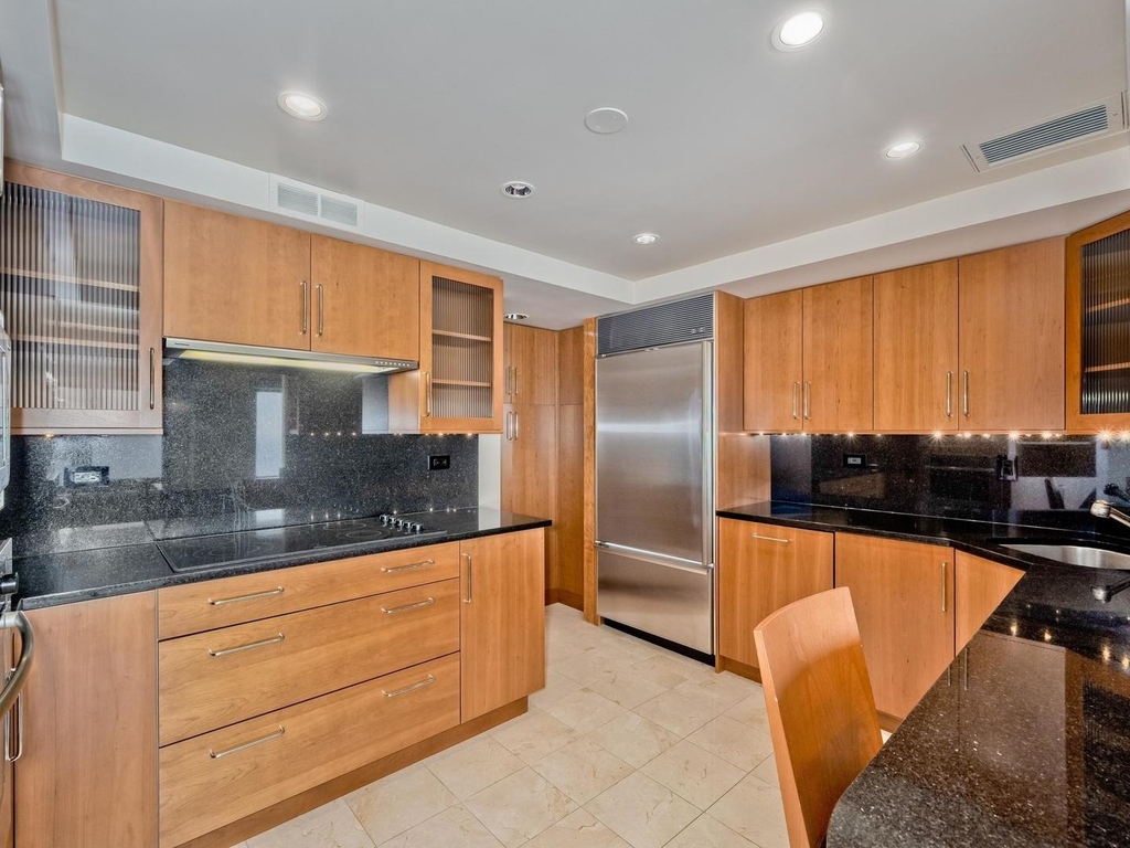 175 E Delaware Place - Photo 9