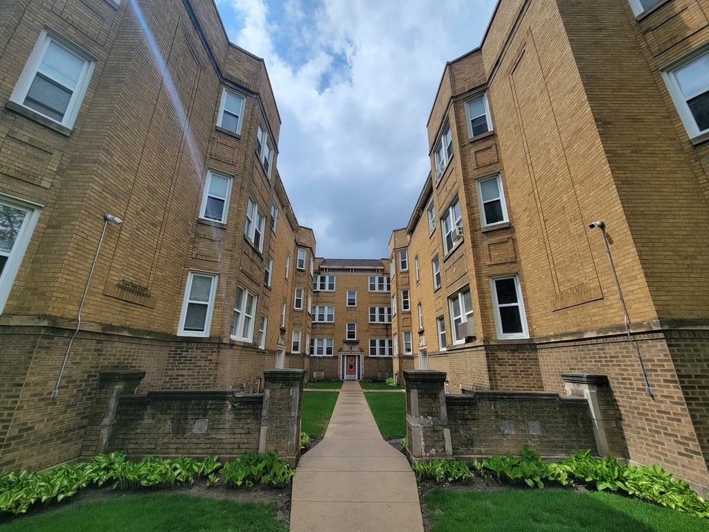 6416 N Richmond Street - Photo 0