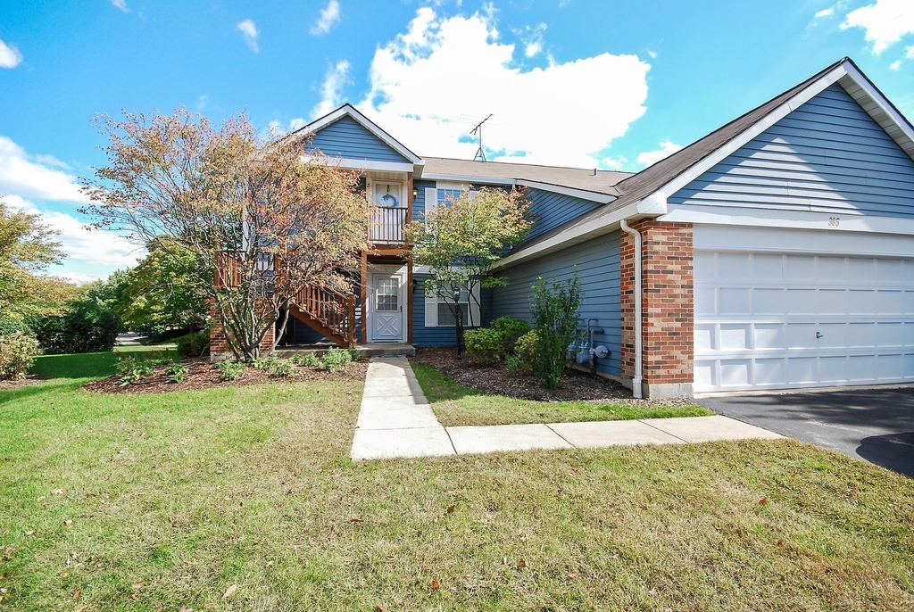 385 Sandhurst Circle - Photo 0
