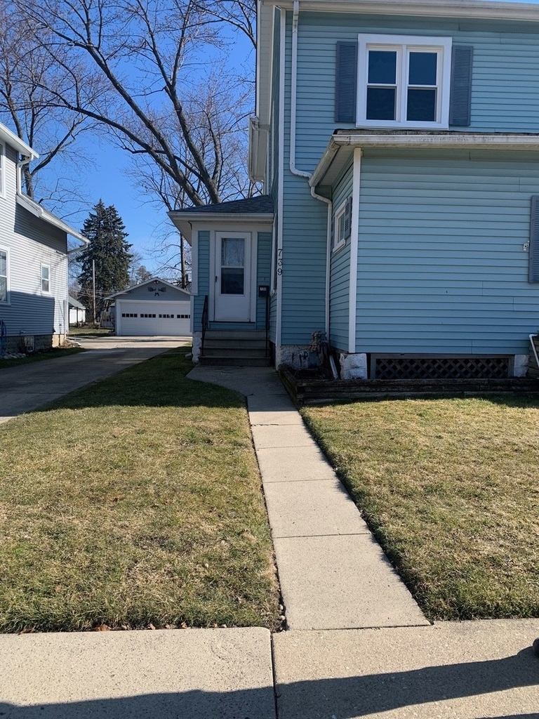 739 Iowa Avenue - Photo 0