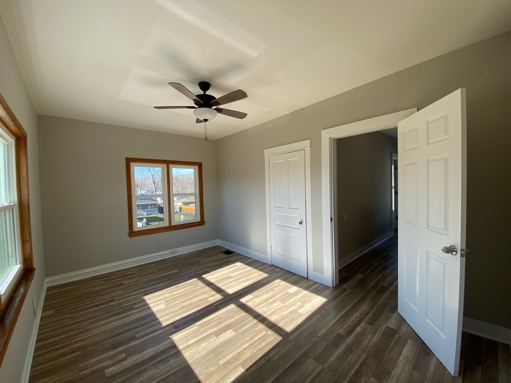 739 Iowa Avenue - Photo 3
