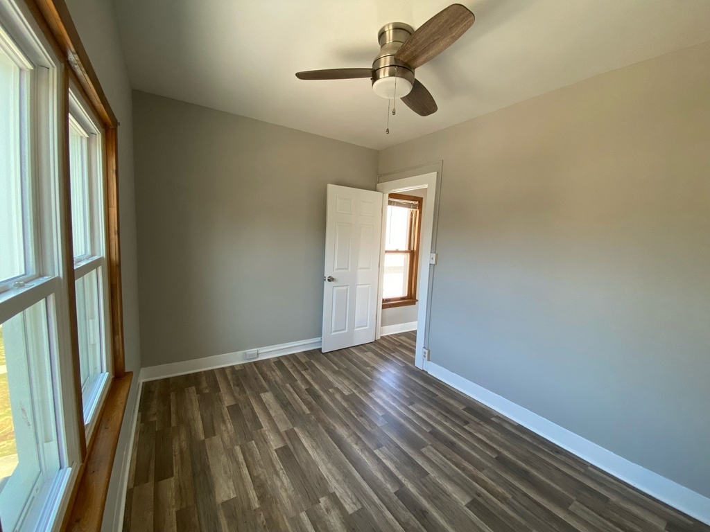 739 Iowa Avenue - Photo 5