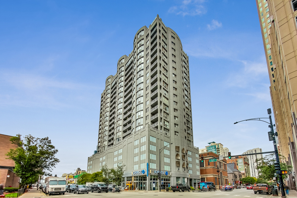 600 N Dearborn Street - Photo 0