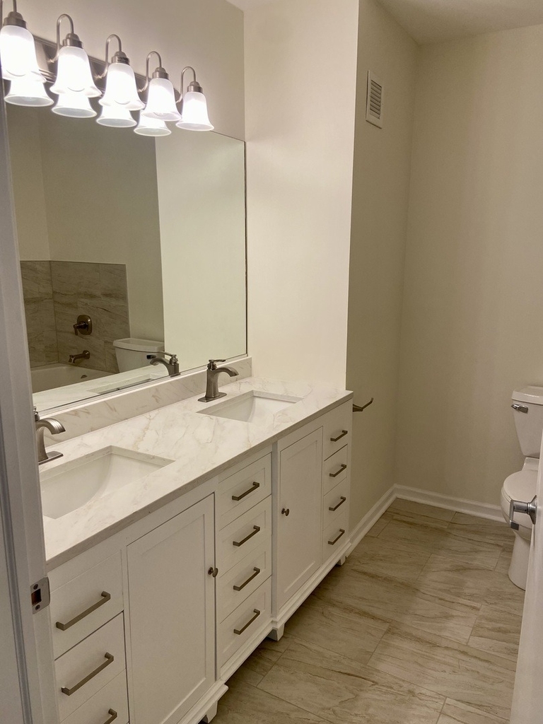 600 N Dearborn Street - Photo 2