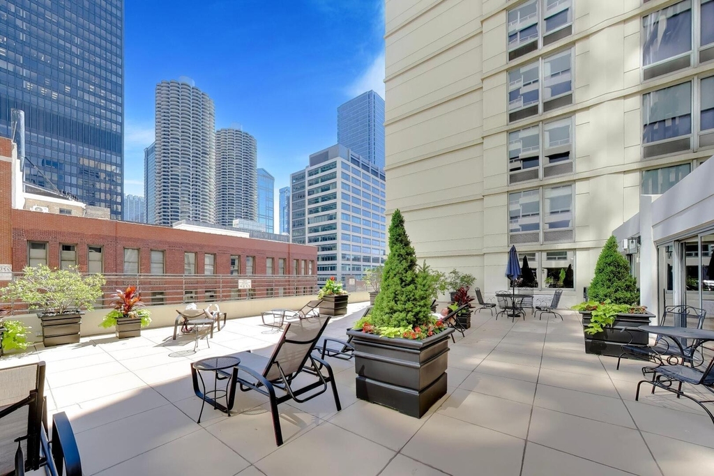 440 N Wabash Avenue - Photo 39