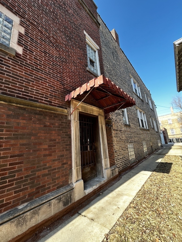 1740 W Garfield Boulevard - Photo 3