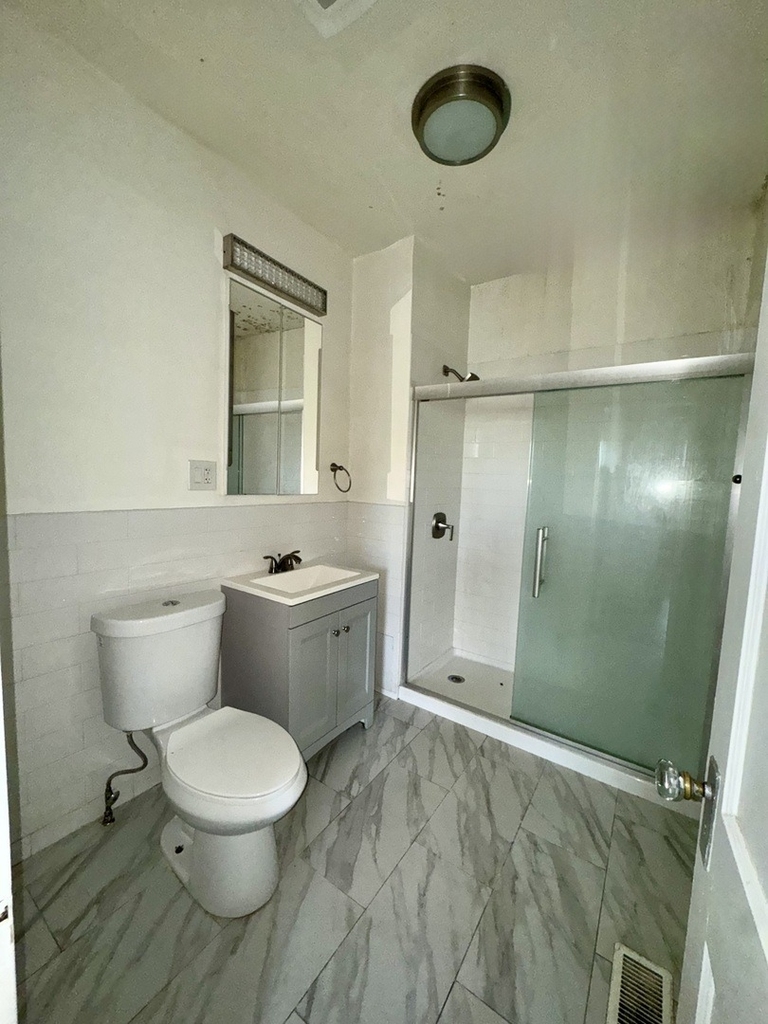 2345 Cuyler Avenue - Photo 8