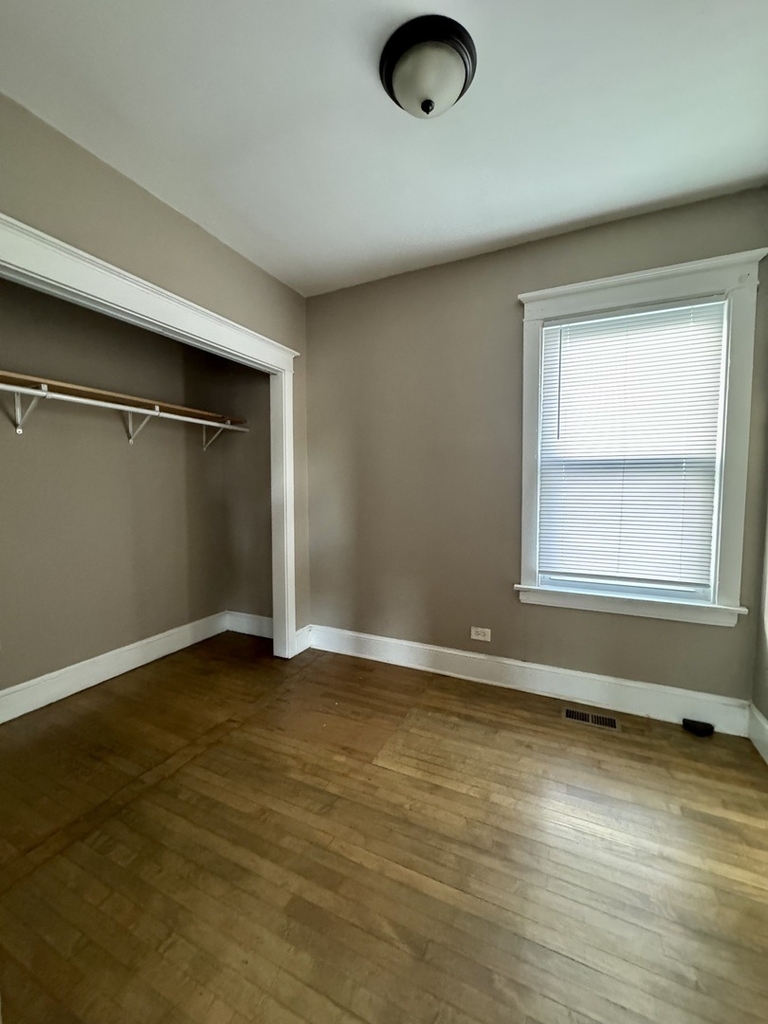 2345 Cuyler Avenue - Photo 7