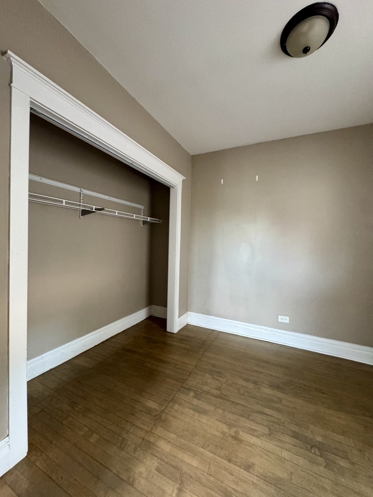 2345 Cuyler Avenue - Photo 6