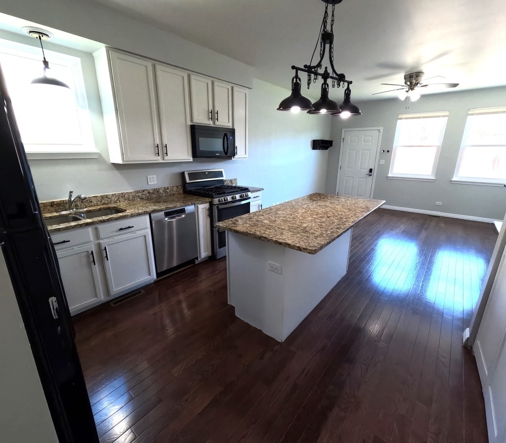 3629 S Indiana Avenue - Photo 2