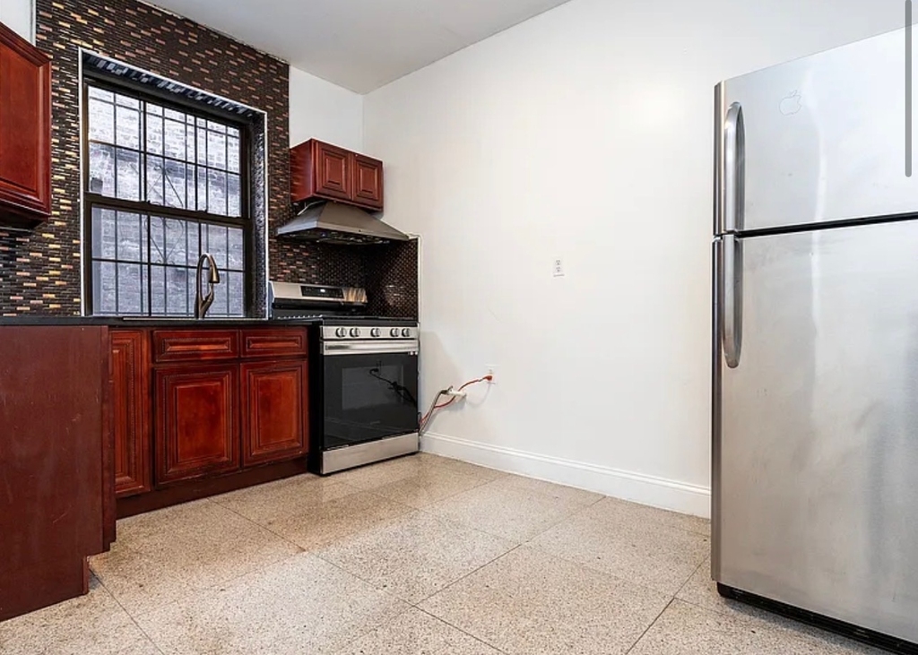 1014 East New York Avenue - Photo 1