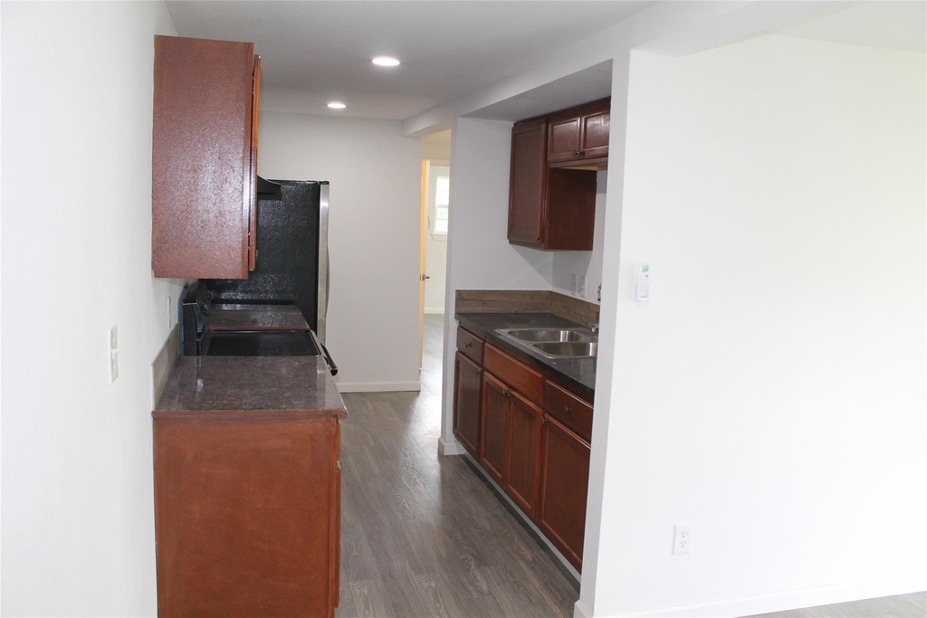 1015 30th Street - Photo 9