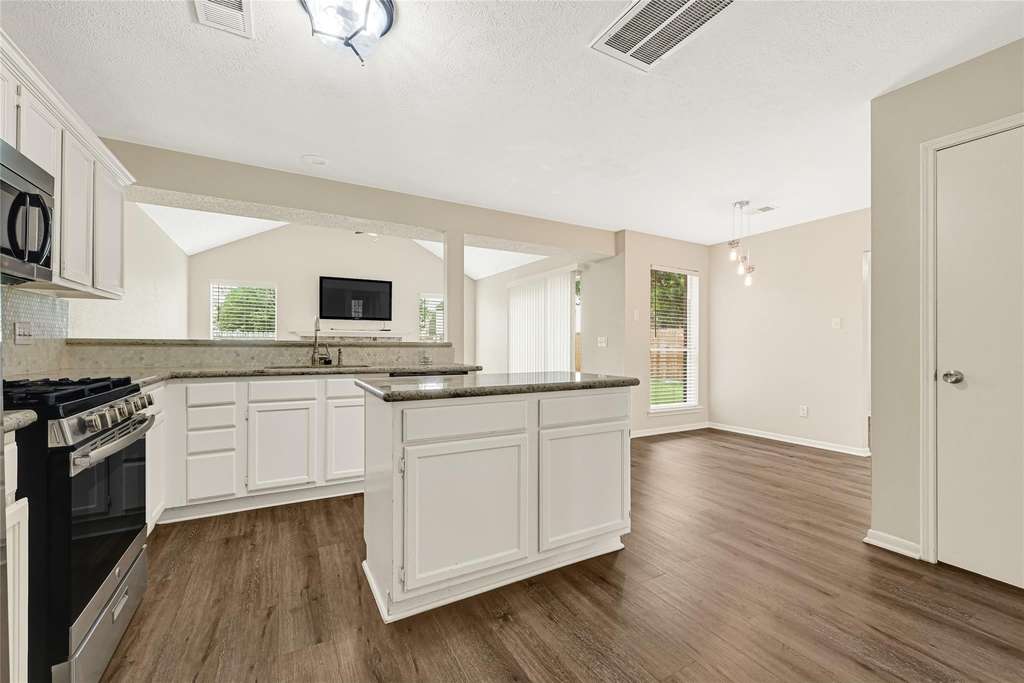 4010 Spring Garden Drive - Photo 7