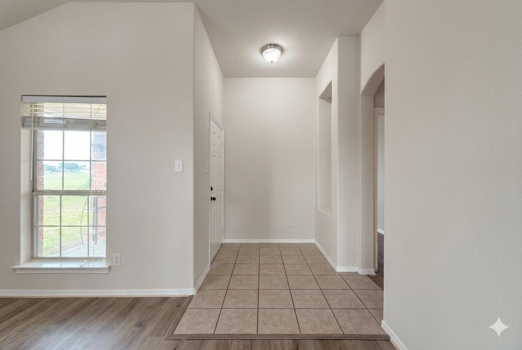 6015 Ida Rose Court - Photo 4