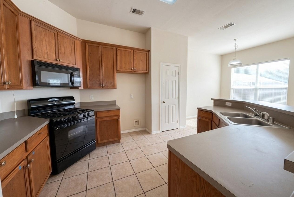 6015 Ida Rose Court - Photo 15