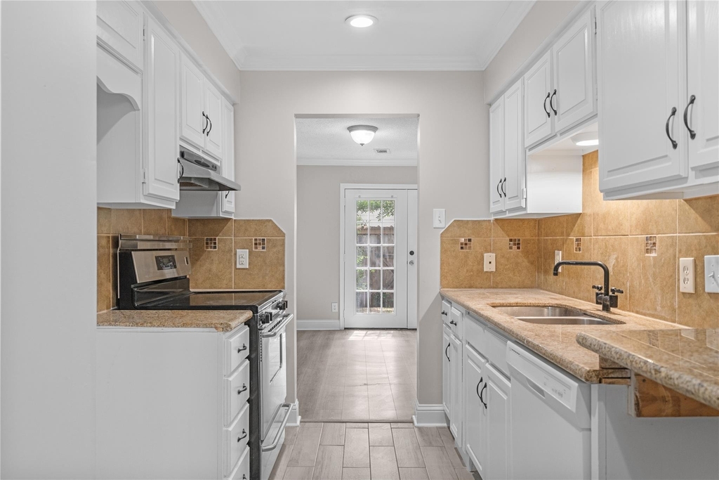 14535 Misty Meadow Lane - Photo 10
