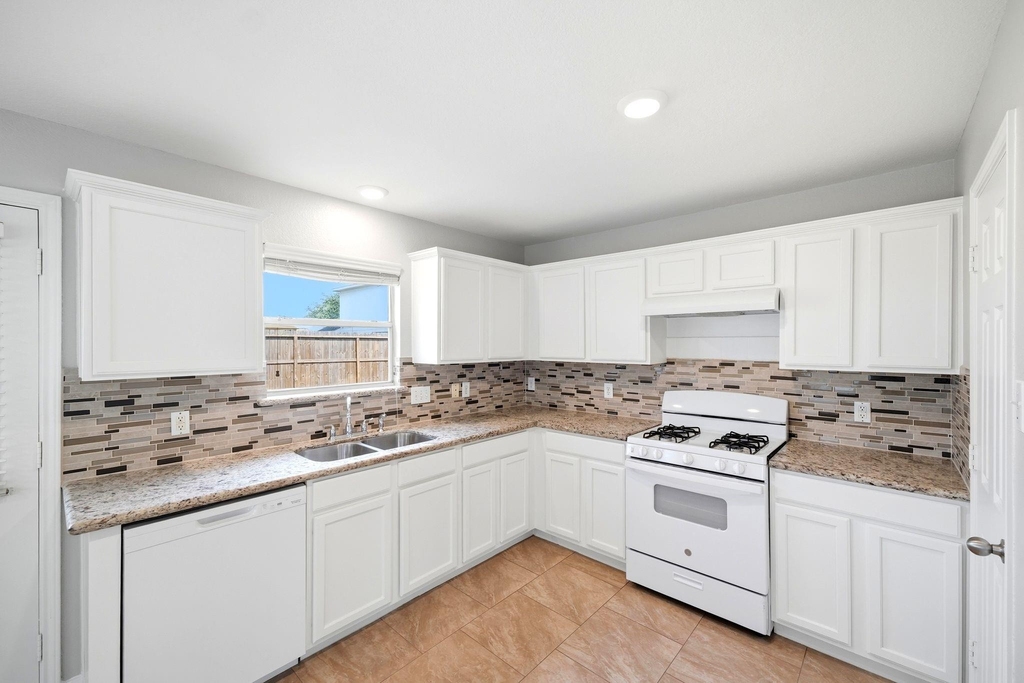21331 Bella Mountain Drive - Photo 9