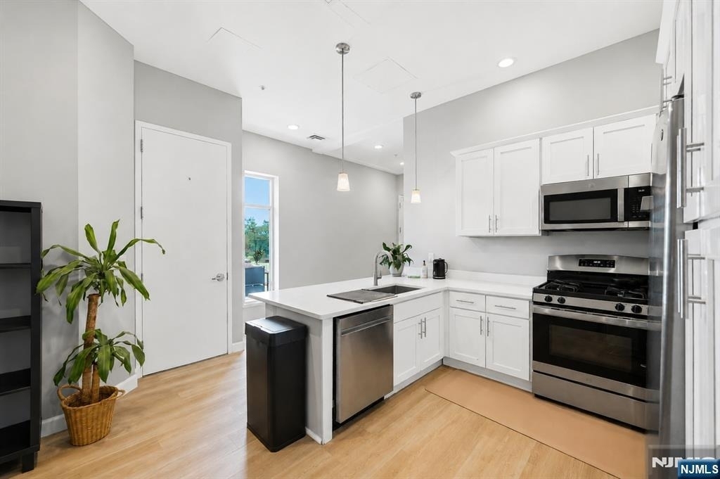 271 Millburn - Photo 8