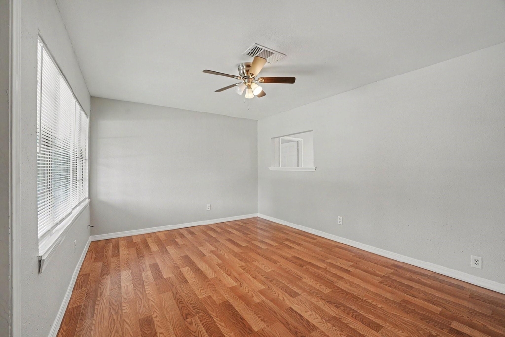 8433 Woodlyn Road - Photo 2