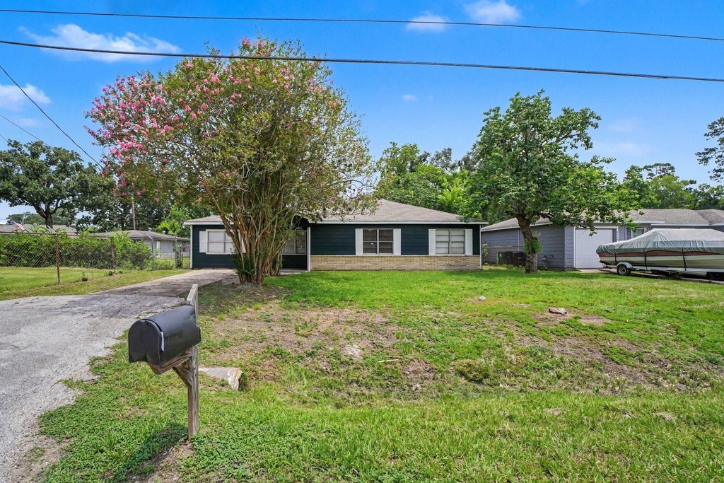 8433 Woodlyn Road - Photo 1