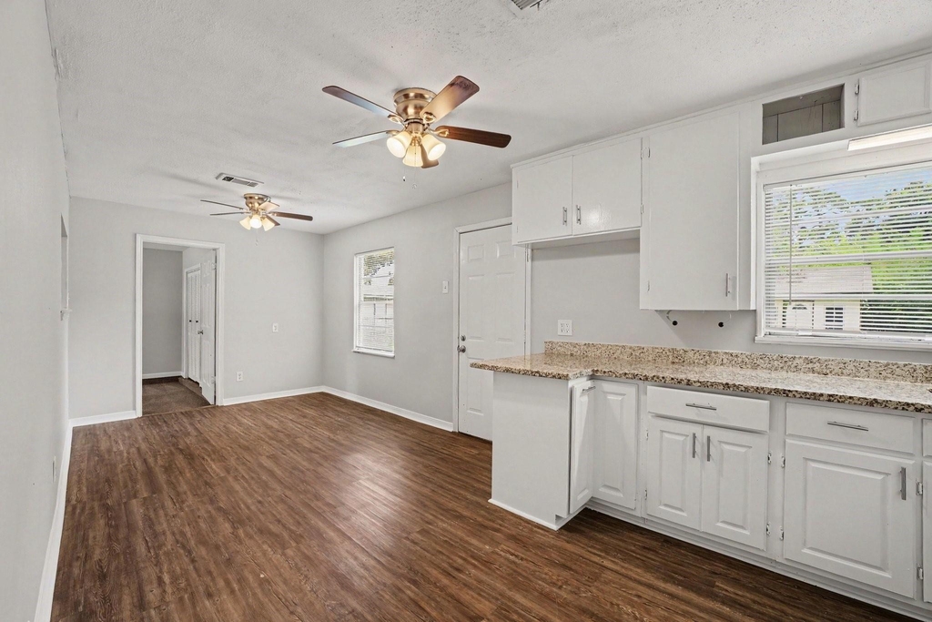 8433 Woodlyn Road - Photo 6
