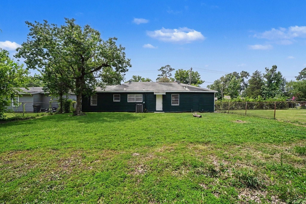 8433 Woodlyn Road - Photo 16