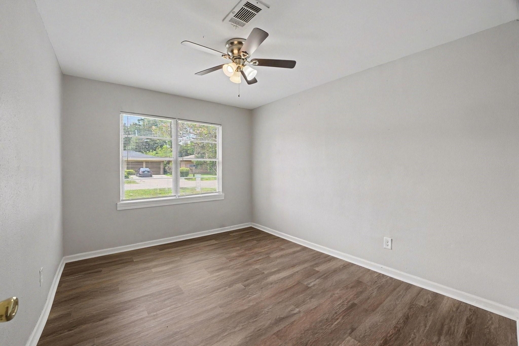 8433 Woodlyn Road - Photo 8