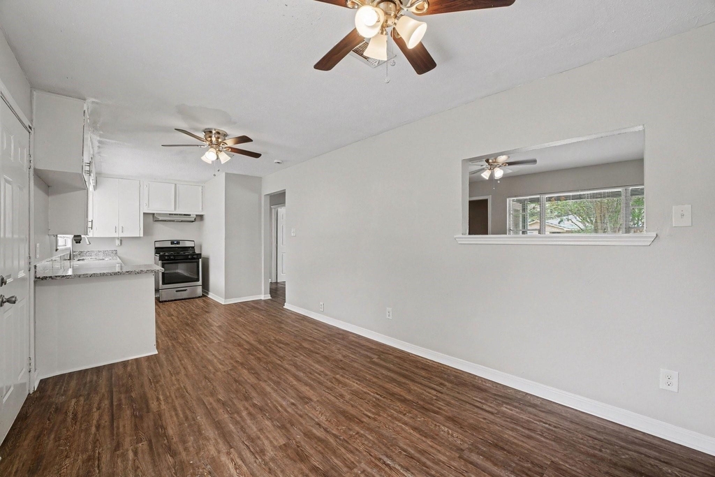 8433 Woodlyn Road - Photo 5