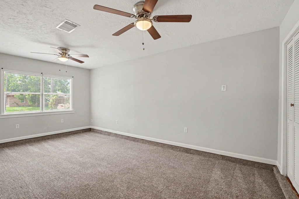 8433 Woodlyn Road - Photo 14