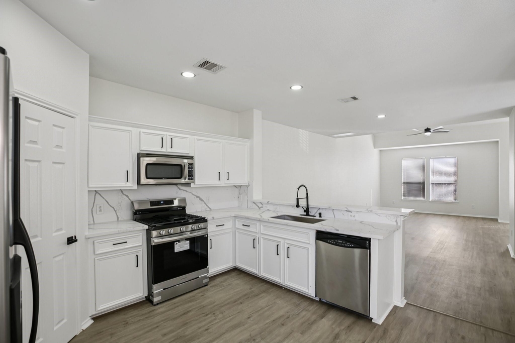 1705 Stuart Street - Photo 6