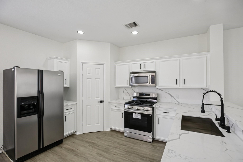 1705 Stuart Street - Photo 7